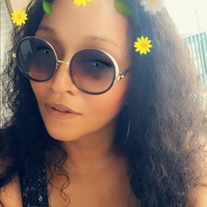 Meet your Posher, Domeeka